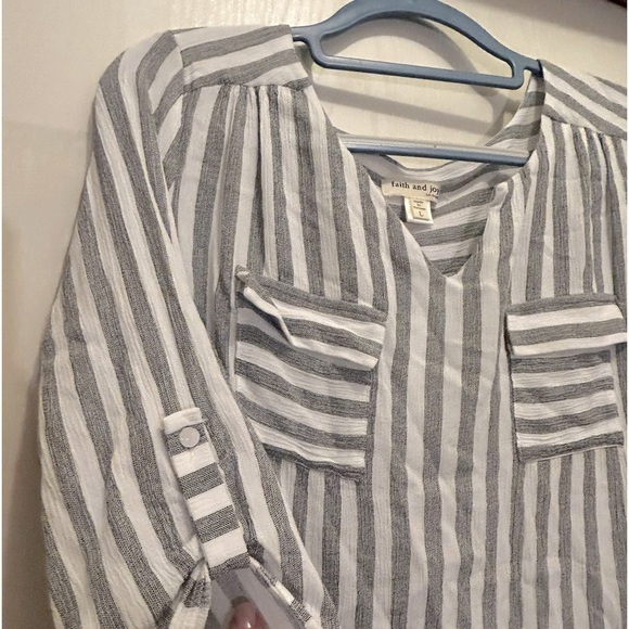 Faith & Joy blouse, large, two button pckts on front-sleeves can be unbuttoned - Picture 2 of 5